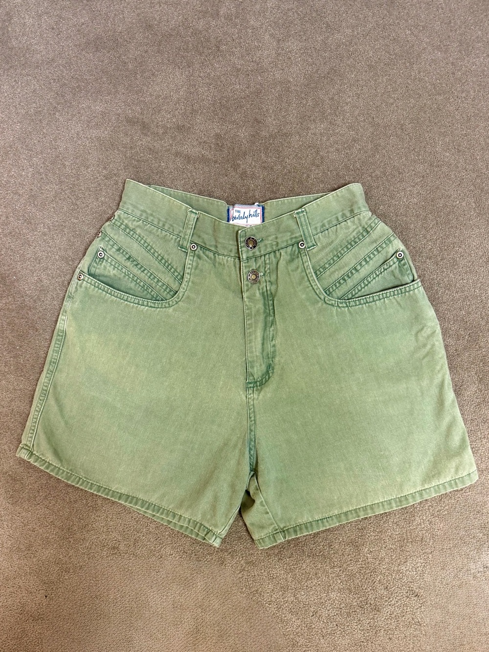 80s-90s Vintage 🤍 The Beverly Hills Clothing Co. 4 3/4” High-Rise Shorts